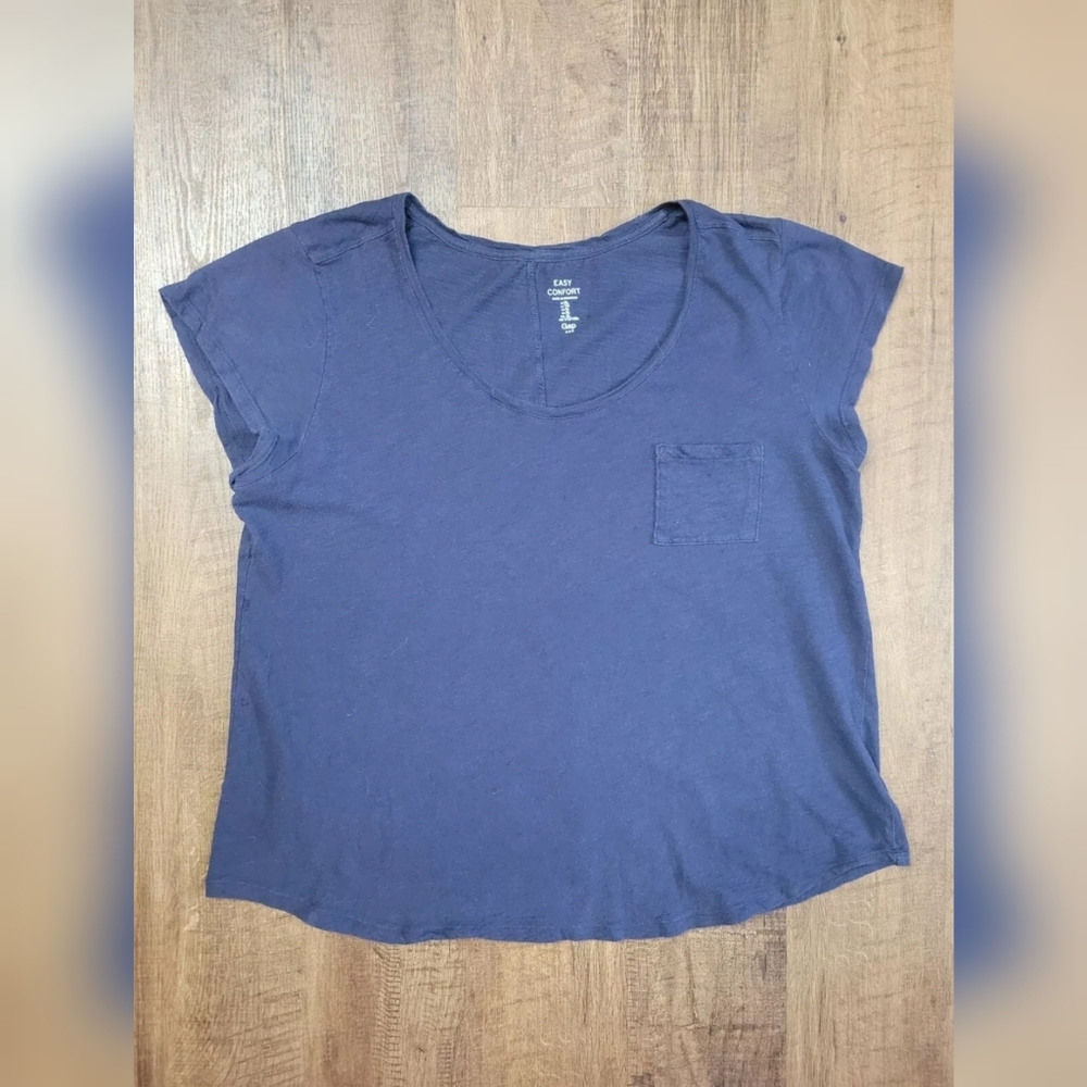 FREE W BUNDLE Gap scoop neck t-shirt